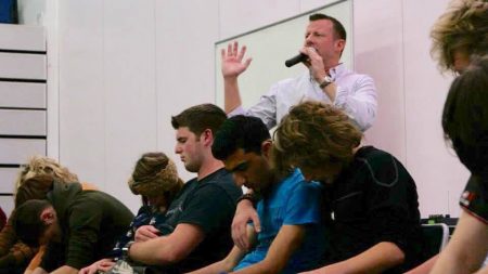 Stage hypnosis pictures by Stage Hypnotist Kris Anthony | HypnoticShow.co.uk