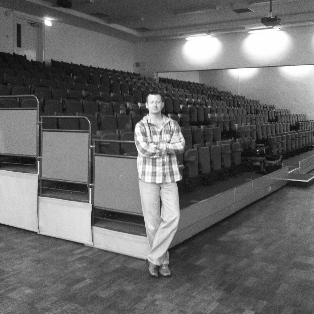Stage Hypnotist Kris Anthony | HypnoticShow.co.uk