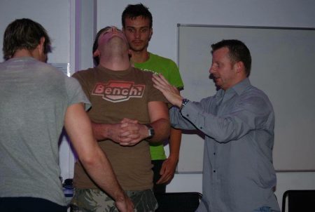 Hypnosis training with Kris Anthony | HypnoticShow.co.uk