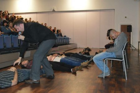 Stage hypnosis pictures by Stage Hypnotist Kris Anthony | HypnoticShow.co.uk
